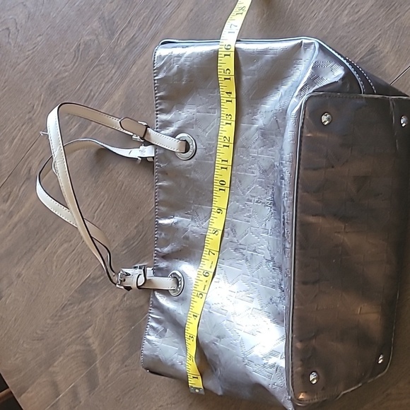 Michael Kors Gold Mirror Signature PVC and Leather Tote Gold tone large bag - Picture 15 of 16